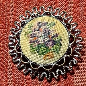 NEEDLEPOINT BROOCH/PIN Brass Tone Round Framed Flowers VINTAGE